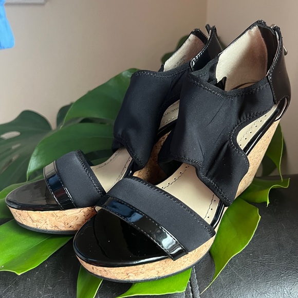 Adrienne Vittadini Black Chelle Cork Wedge Platform Heels Sandals Shoes Size 6.5 - Picture 6 of 9